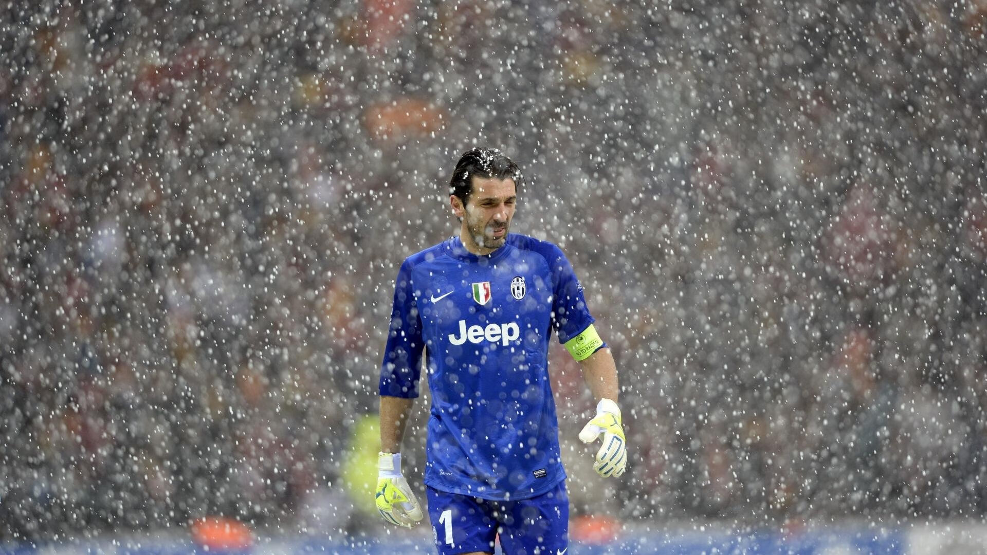 球迷自制战术分析视频走红社交平台体现民间分析水平,自制足球战术板