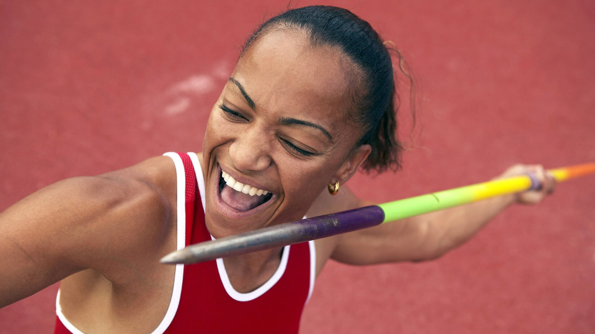 世界杯：“最疯狂一战”看台烟花与歌声整场不间断